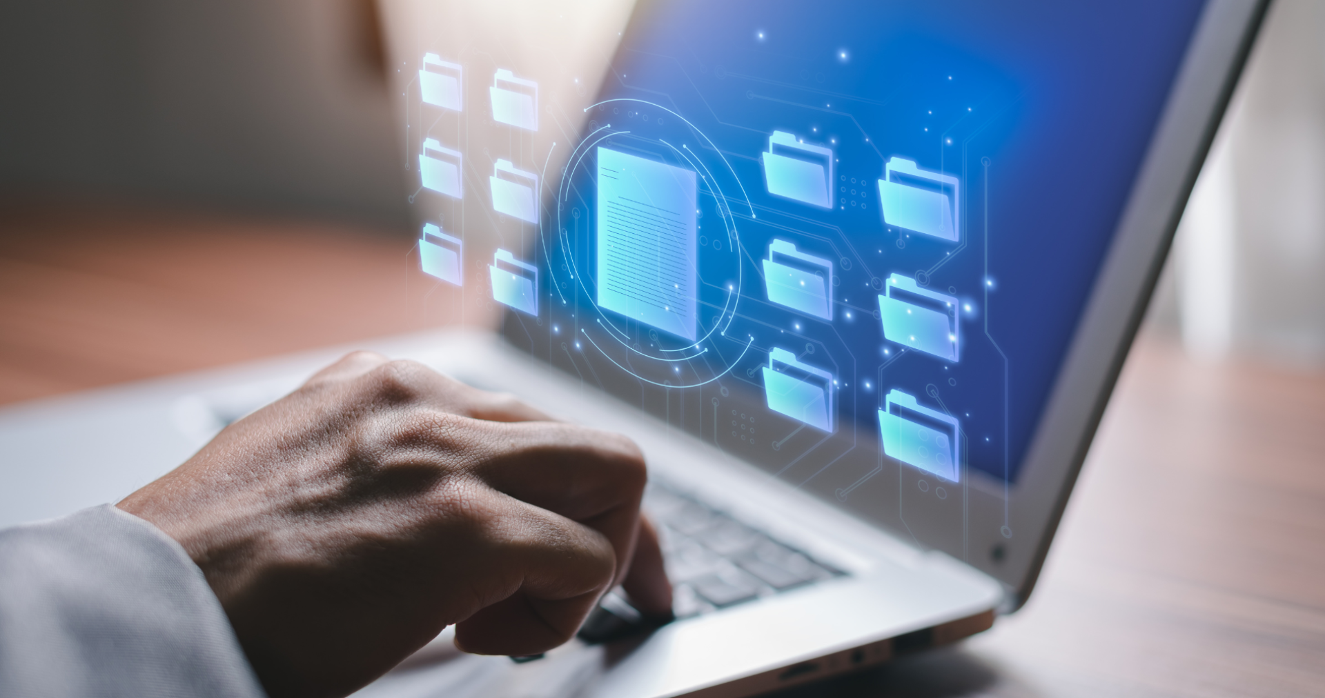 personne devant son ordinateur