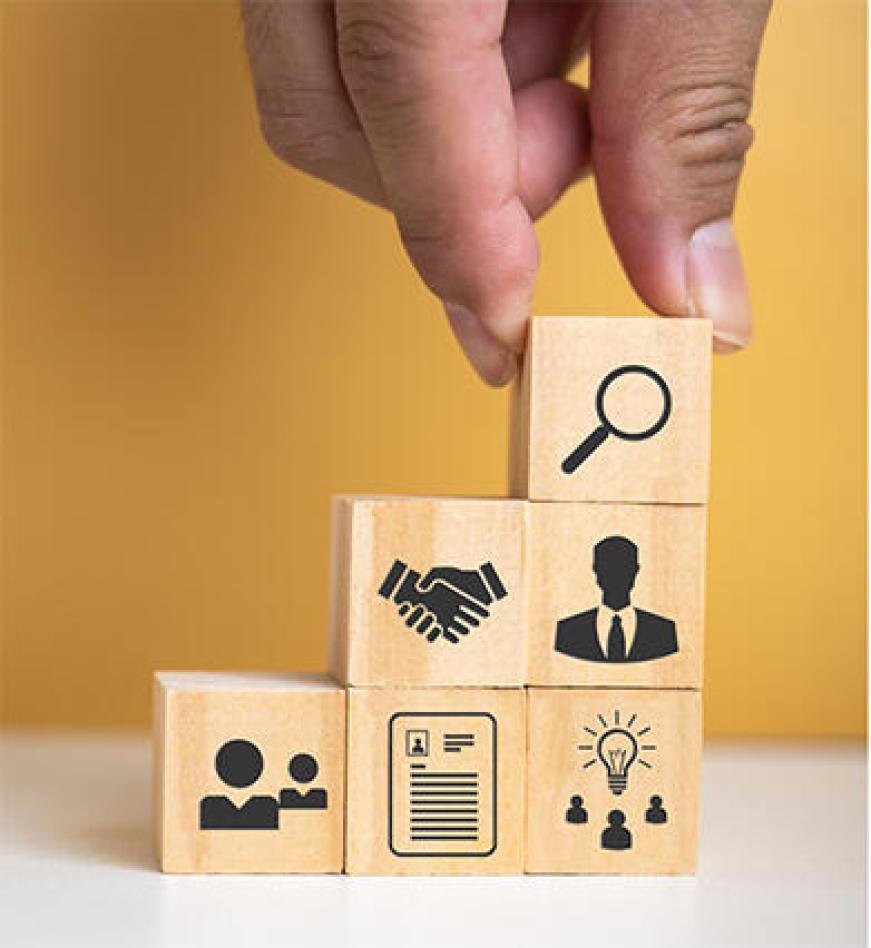 un escalier de cubes